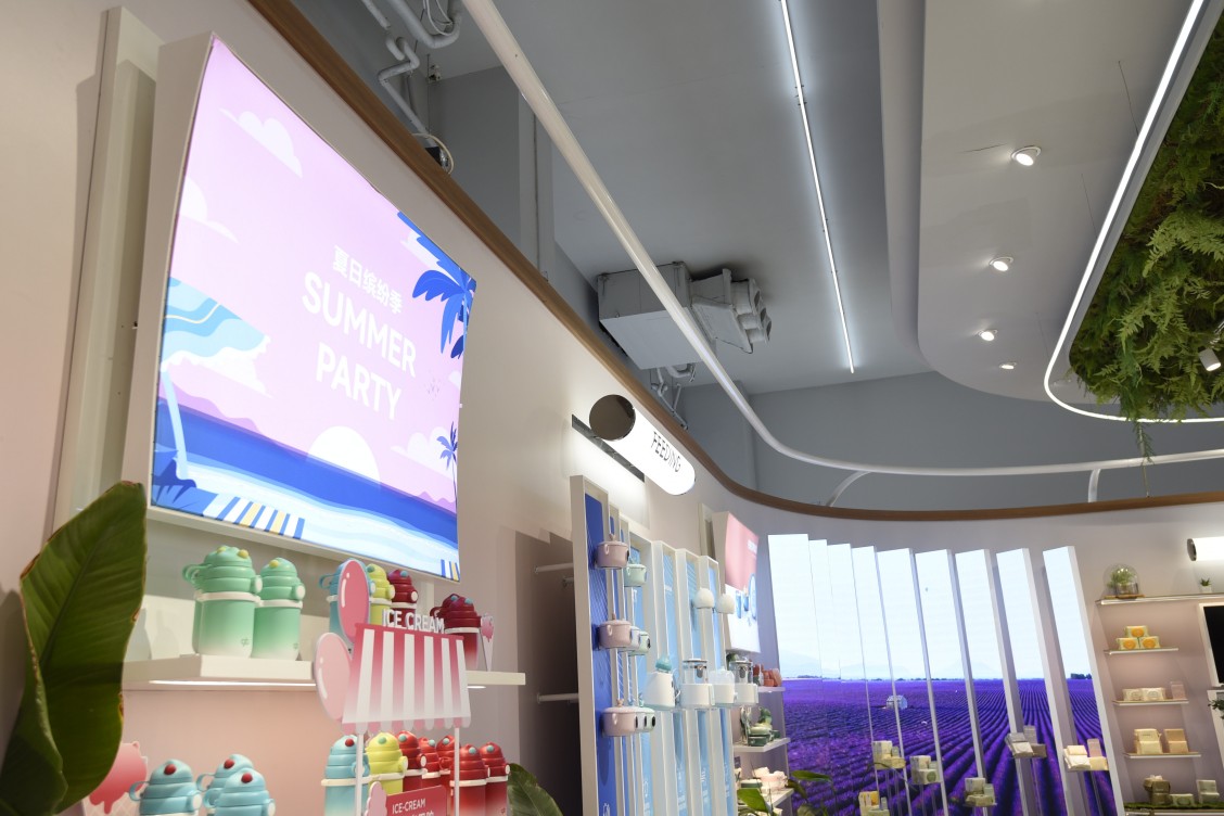 One-stop customization, heat transfer corner light box